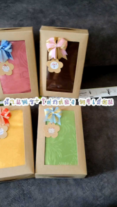 ผ้าแพร+กล่อง ผูกโบว์ป้ายแท็ก สวยพรีเมี่ยม มีขนาด 56 ฟุต ผ้าแพรคุณภาพ ไร้รอยต่อ ทอเต็มผืน เย็บริมเรียบร้อย ราคาย่อมเยา