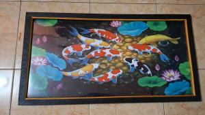 Hiasan dinding cetak gambar plus bingkai 9 ekor ikan koi ukuran 100*50