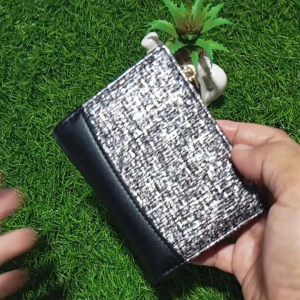 Dompet Lipat Minimalis Naura: Desain Modern & Stylish untuk Wanita