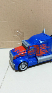mainan mobil robot optimus prime 2in1deformation super car transform