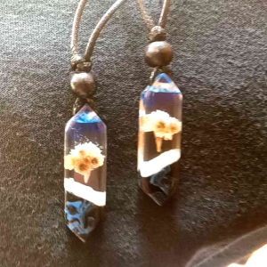 Kalung Resin Unik & Nyala Dalam Gelap: Pilihan Tren untuk Pria & Wanita