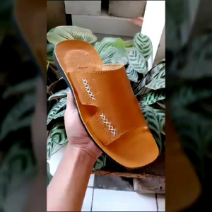 Sandal Kulit Pria Dewasa Terbaru & Kokop Slop Pria