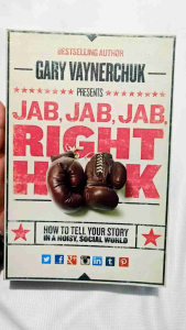 Jab Jab Jab Right Hook: How to Tell Your Story in a Noisy Social World (Paperback)