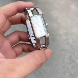 Đồng Hồ Kiềng Nữ Citizen Pin 5931-H16901 | Hàng Chính Hãng | Hàng Đã Qua Sử Dụng