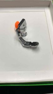 Chân vịt may dây kéo máy may gia đình.