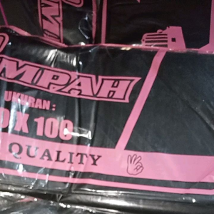kantong plastik sampah ukuran 60x100 bahan kuat tebal n ulet berkuwalitas terjamin n tahan lama. isi per pack 10 lembar. harga per pack