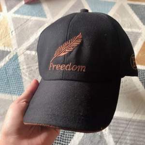 TOPI PRIA BASEBALL CAPS FREEDOM UNISEKS