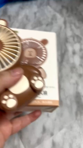 Quạt mini gấu con tích điện có thể xoay lồng điều chỉnh hướng mát QUATXOAYGAU882