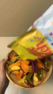 ROUX VEGGIE CRUNCH MIX VEGGIE EDITION SAYUR KERIPIK SNACK OKRA BUNCIS WORTEL EDAMAME KENTANG UBI MADU UNGU ENAK RENYAH SEHAT HEALTHY