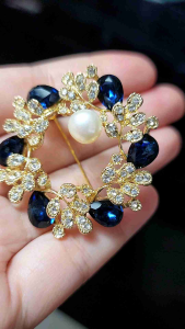 เข็มกลัดไข่มุกแท้ ขนาด4cm ฟรีกล่องค่ะ