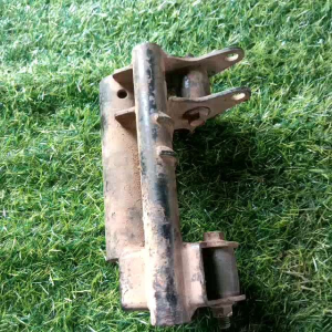 เหล็กยึดเครื่อง ขายึดเครื่อง Fino เกย์แยก แท้ถอดรถมือสอง กรุณาอ่านด้วยครับสินค้ามีในสต็อกพร้อมส่งคับ