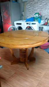 โต๊ะกลมไม้สักตรงกลางหมุนได้ขนาด 130 ซม