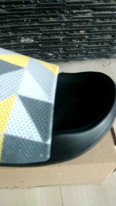 promo sandal pria dan wanita slip on terbaru