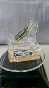 เหรียญหลวงพ่อรวย รุ่นเจริญพร ชนะจน เหรียญเจริญพรล่างครึ่งองค์ เนื้อทองเหลืองหน้ากากนวะ ลงยาเขียวพื้นหน้า รายการพิเศษ ผลิตน้อย ขอบเจริญพรรอบองค์ สร้าง ตอกโค๊ต 70 รับประกันแท้ 100% ป๋องสูบรักนั้นที่ 70 รับประกันแท้ 100%