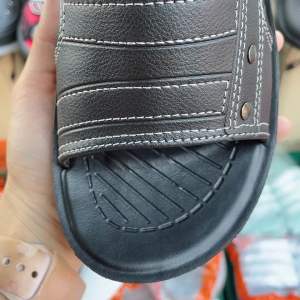 รองเท้าAddaรองเท้าลำลองแบบสวมผู้ชายหนังพียูแท้100%พร้อมส่ง