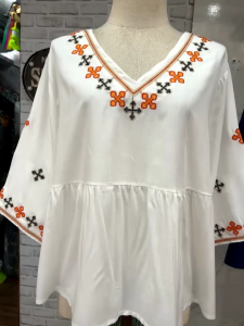 เสื้อปักลาย ผ้าสปัน อก46/48ฟรีไซส์ ยาว24นิ้วเลือกสีได้ มีราคาส่ง