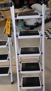 บันไดเอนกประสงค์ 3 ขั้น 5 ขั้น น้ำหนัก เบา ทน ทาน พับ เก็บ ง่าย