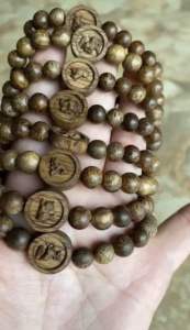 Vòng trầm hương mix charm 12 con giáp theo mệnh chất liệu trầm tốc lựa từng hạt dầu già hạt đanh chắc