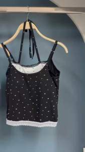 เสื้อสายเดี่ยวผูกคอ มีฟองน้ำ แต่งขอบลูกไม้