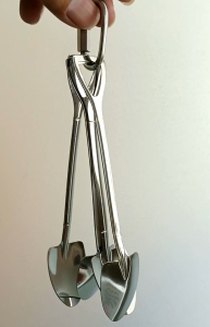 MAINAN GIGITAN SENDOK SEKOP STAINLESS UNTUK BURUNG PARROT