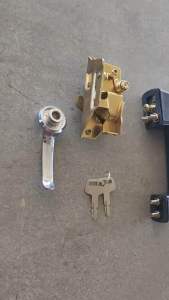 ชุดกลอนประตู ฮูนได HYUNDAI R55-7/200-5/210-5/220-5 ตรงรูปแบบ อัฐาศอันตราย รถขุด แมคโคร รถตัก อุปกรณ์รถขุด กระบวนการ Excavator