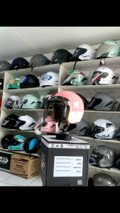 Helm Gradasi Wanita List Krem