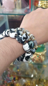 Vòng tay Mã Não TâyTạng mang phong cách Cổ Điển Dân tộc