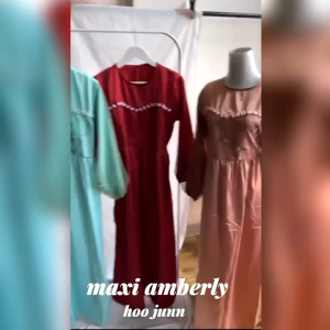 Gamis Maxi Amberly: Desain Eksklusif dengan Aplikasi Mutiara Tembak