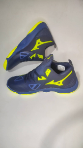 Sepatu Voli Mizuno Wave Momentum 3 High: Sepatu Olahraga Volly Wanita dan Pria Model Tinggi