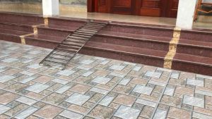 Thang dắt xe máy inox. KT 150x40cm phù hợp độ cao 42 - 48 cm ( bảo hành 12 tháng )