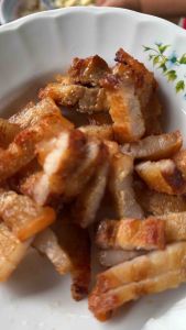 (500กรัม)หมูสามชั้นแดดเดียว(ทอดพร้อมทาน)