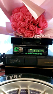 Máy phát nhạc liền Amply + Ổ cd 6 disk ALPINE . tính năng Aux/cd/ radio/ 6disk+1disk.