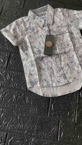 Kemeja Anak Lengan Pendek Motif Printing Daun Warna Putih