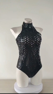 24S- leather jumpsuit sentuhan padat beronga sensasi berbeda