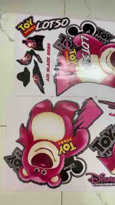 Bộ tem gấu Dâu Hồng dán xe Airblade 2022 hàng nhập Thái Lan thiết kế chất lượng cao dành trang trí riêng cho dòng xe này tem in lụa màu sắc rất đẹp và bền giá bán cực tốt bán lẻ như bán sỉ