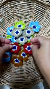 ดอกไม้ตกแต่งชิ้นงาน DIY ดอกไม้ถัก  4cm./5cm. *แพ็ค 10 ดอก (ระบุสีอื่น แจ้งในแชท)