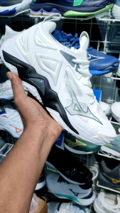 Mizuno Momentum 3 Low Sepatu Voli Terbaru 2024 Yang Nyaman Dan Berdecit Keras