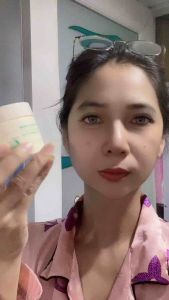 ครีมทาหน้า มีกลิ่นหอม ซึมง่าย ทาหน้า ทาคอ