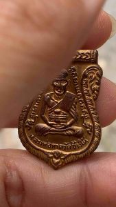 หลวงปู่ทวด วัดช้างให้ เนื้อกระไหล่ทอง พระเครื่อง พ่อทวด