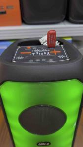 ลำโพงบลูทูธ พกพาสะดวก ไฟวิ่งตามจังหวะเพลง เบสหนักเสียงเพราะ ขนาด 4*2 นิ้ว