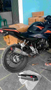 Knalpot Akrapovic [ Free Dbkiller ] Vixion R15 GSX CBR150 NewCB Tiger Bison MX Fu Sonic VERZA MEGAPRO dll - Suara Ngebass Bulat Padat, Bahan Fullstainless Leher Cacing (Fullset Lengkap Per & Klemnya)