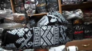 Udeng Bali Batik Ikat Kepala: Aksesoris Pesta Tradisional