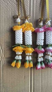 พวงมาลัย ดอกลัก ชายดอกกุหลาบ ยาว 17 เซนติเมตร เนื้อพลาสติก