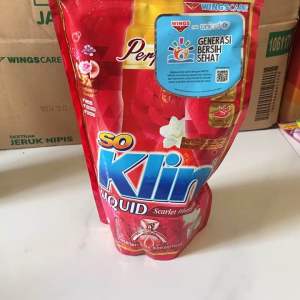 SoKlin Liquid Detergent Cair Konsentrat Scarlett Blossom - 720 ml