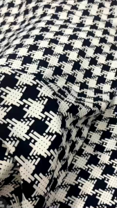 vải lụa pháp họa tiết trắng đen dày vừa co dãn mềm rũ giá 1m_( khổ 1m5)