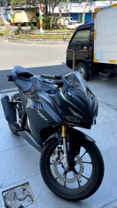 istimewahmotor Visor windshield CBR K45R 150R tahun 2021/2022 hitam smoke jenong plus list karet