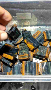 batu tiger eye blue/bongkahan batu tiger eye biru natural(nempel magnet) /batu akik