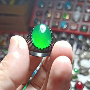 Batu cincin green kalsedon Ring titanium hitam dan kuning