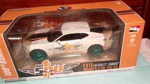 Greenlight 1:24 2016 Indianapolis 500 Pace Car - 2017 Chevrolet Camaro SS Chase