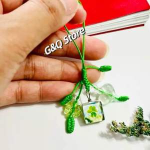 Dây đeo điện thoại cỏ bốn lá ép mặt đá hình vuông may mắn tài lộc Phụ Kiện